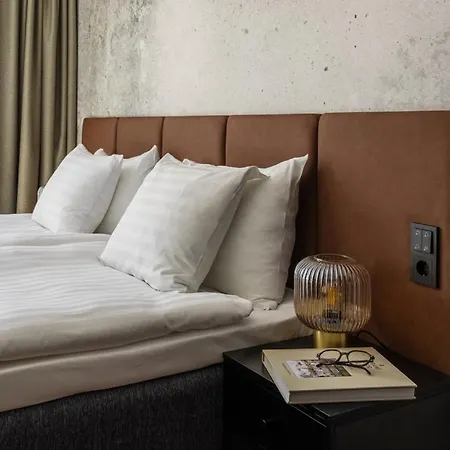 H28 - Hotel, And By Uhanda Tampere