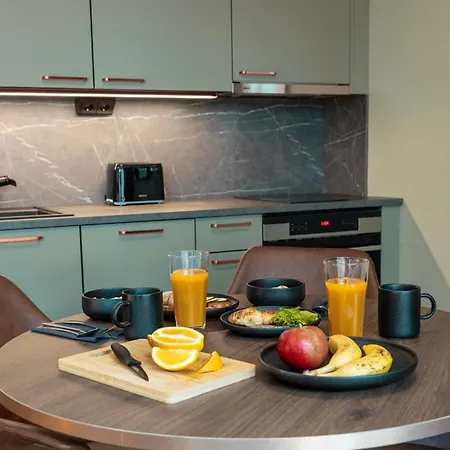 H28 - Hotel, And By Uhanda