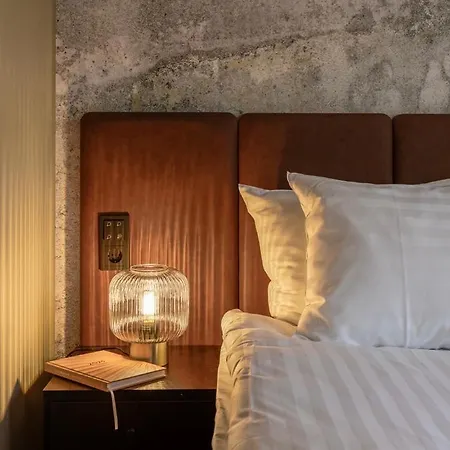 H28 - Hotel, And By Uhanda Hotel Tampere