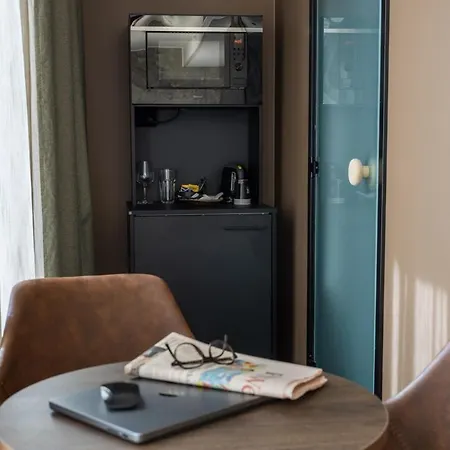 H28 - Hotel, And By Uhanda Hotel Tampere