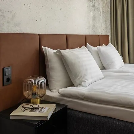 H28 - Hotel, And By Uhanda Tampere