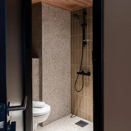 H28 - Hotel, And By Uhanda Szálloda 3*