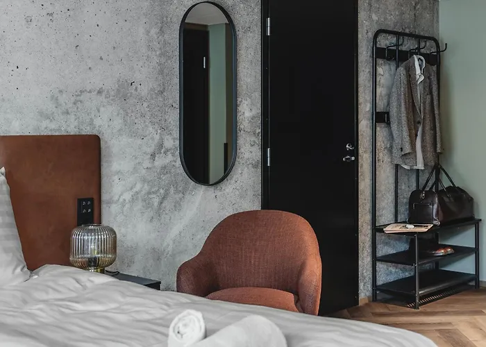 H28 - Hotel, And By Uhanda 3* تامبير