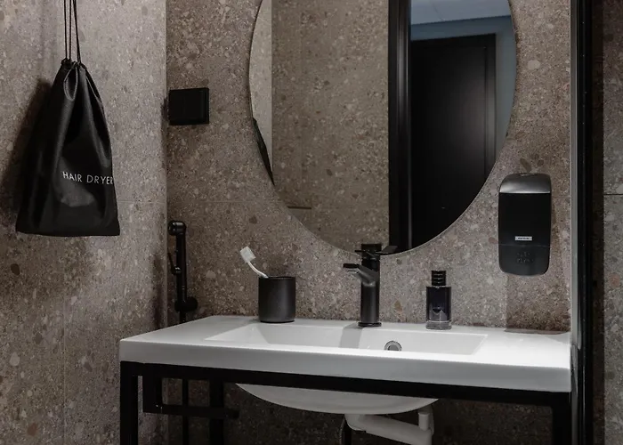 H28 - Hotel, And By Uhanda فندق 3*