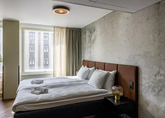 H28 - Hotel, And By Uhanda 3*