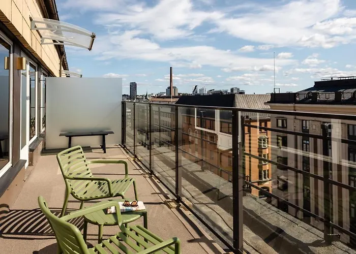 H28 - Hotel, And By Uhanda 3*