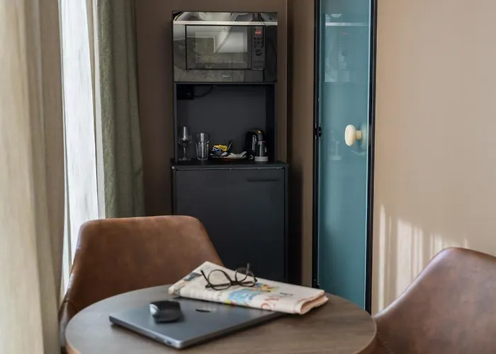 H28 - Hotel, And By Uhanda فندق تامبير