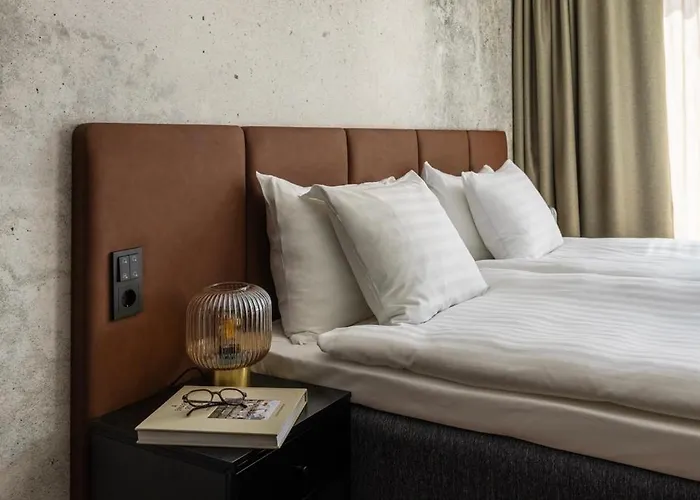 H28 - Hotel, And By Uhanda تامبير