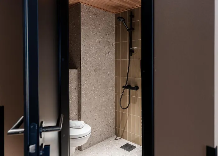 H28 - Hotel, And By Uhanda فندق 3*